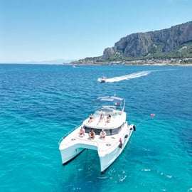 Palermo: Tour Giornaliero in Catamarano con Pranzo e Snorkeling Incluso