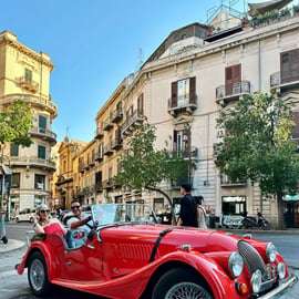 Privat tur i veteranbilen Morgan i Palermo