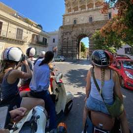 Vespa-Tour Palermo: Altstadt, Monte Pellegrino und Mondello