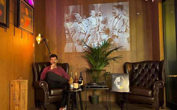 Borkóstoló vinyl zenével Palermóban, a Room-ban