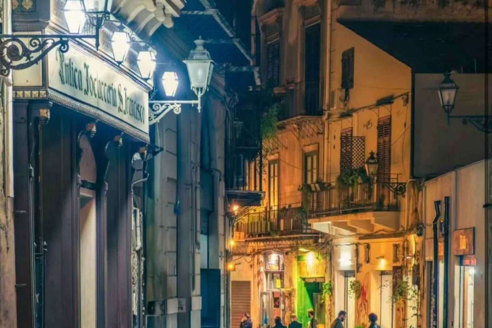 Tour serale di Palermo con street food, vino e leggende