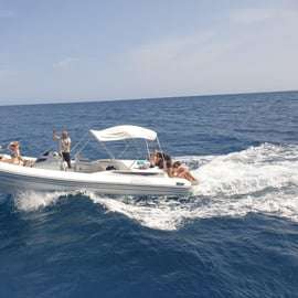 Palermo: Passeio de barco com bebidas e mergulho com snorkel