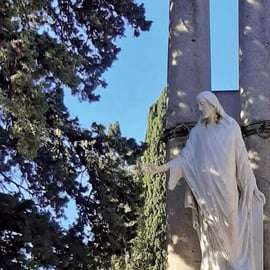 Oltre il velo: Catacombe e cimiteri di Palermo
