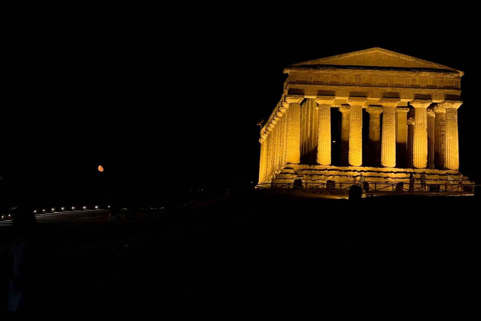 Best of Agrigento: Sciacca, White Cliffs & Temples by Night