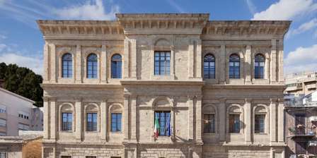 Palazzo Fernandez - Academy of Fine Arts