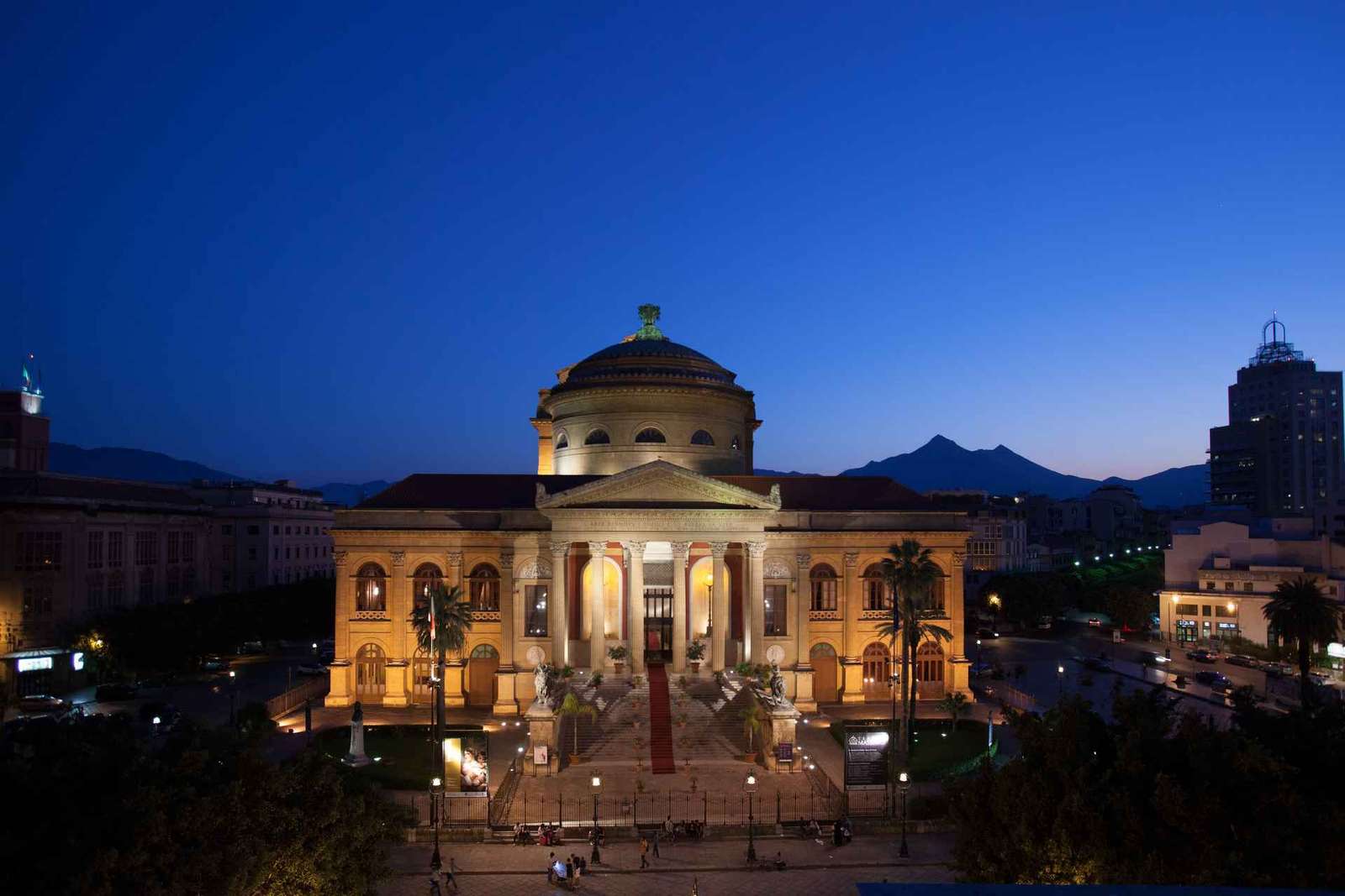 Visita guiada al Teatro Massimo: sala, escenario y palco real