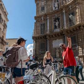 Tour en bicicleta por Palermo con comida callejera y panelle
