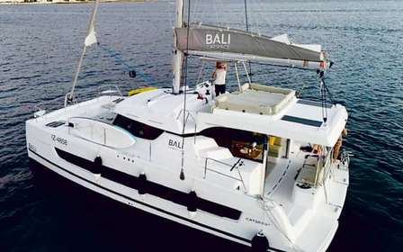 Excursión en catamarán en Palermo con almuerzo o aperitivo para 12 personas.