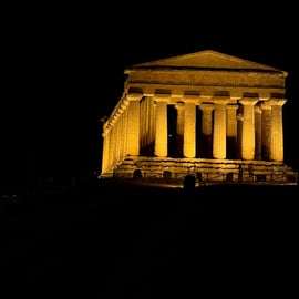 Best of Agrigento: Sciacca, White Cliffs & Temples by Night
