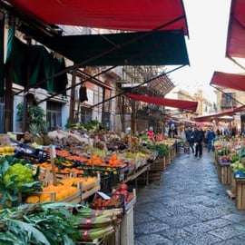 Aula de culinária siciliana em Palermo com mercado do Capo
