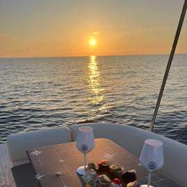 Palermo: sunset tour with aperitif on a luxury boat