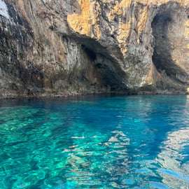 Bootstour ab Cinisi: Höhlen, Cala Muletti und Schnorcheln