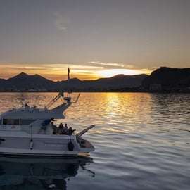 Sunset boat tour in Palermo