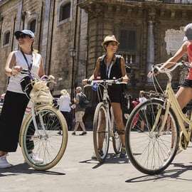 Tour en bicicleta por Palermo: plazas, costa y comida callejera
