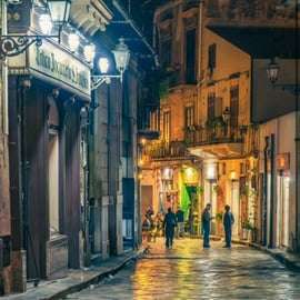 Tour serale di Palermo con street food, vino e leggende