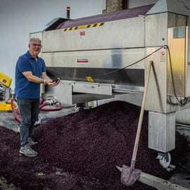 Degustazione di vini e amaro in una cantina di Alcamo