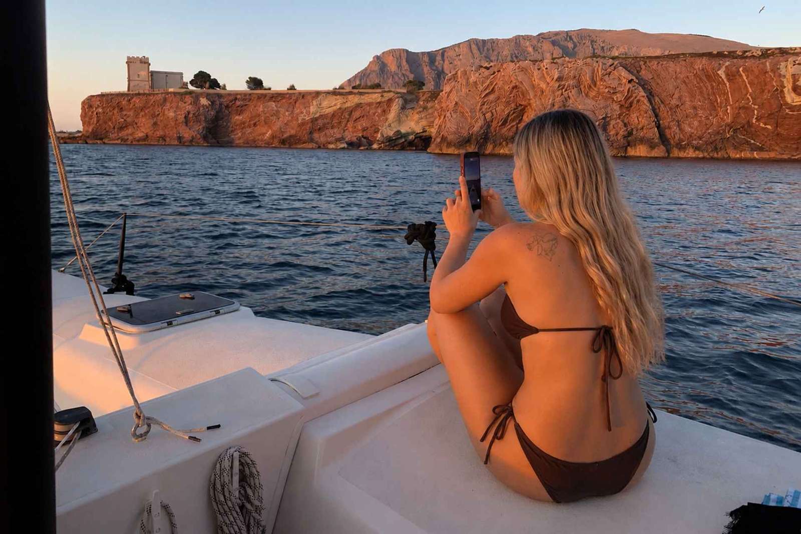 Excursion en catamaran à Terrasini : grottes et SUP