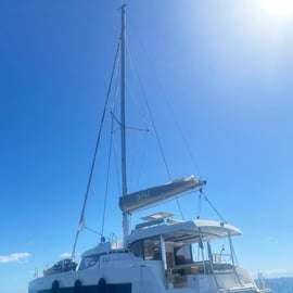 Catamaran day trip in Palermo with lunch or aperitif for 12 people