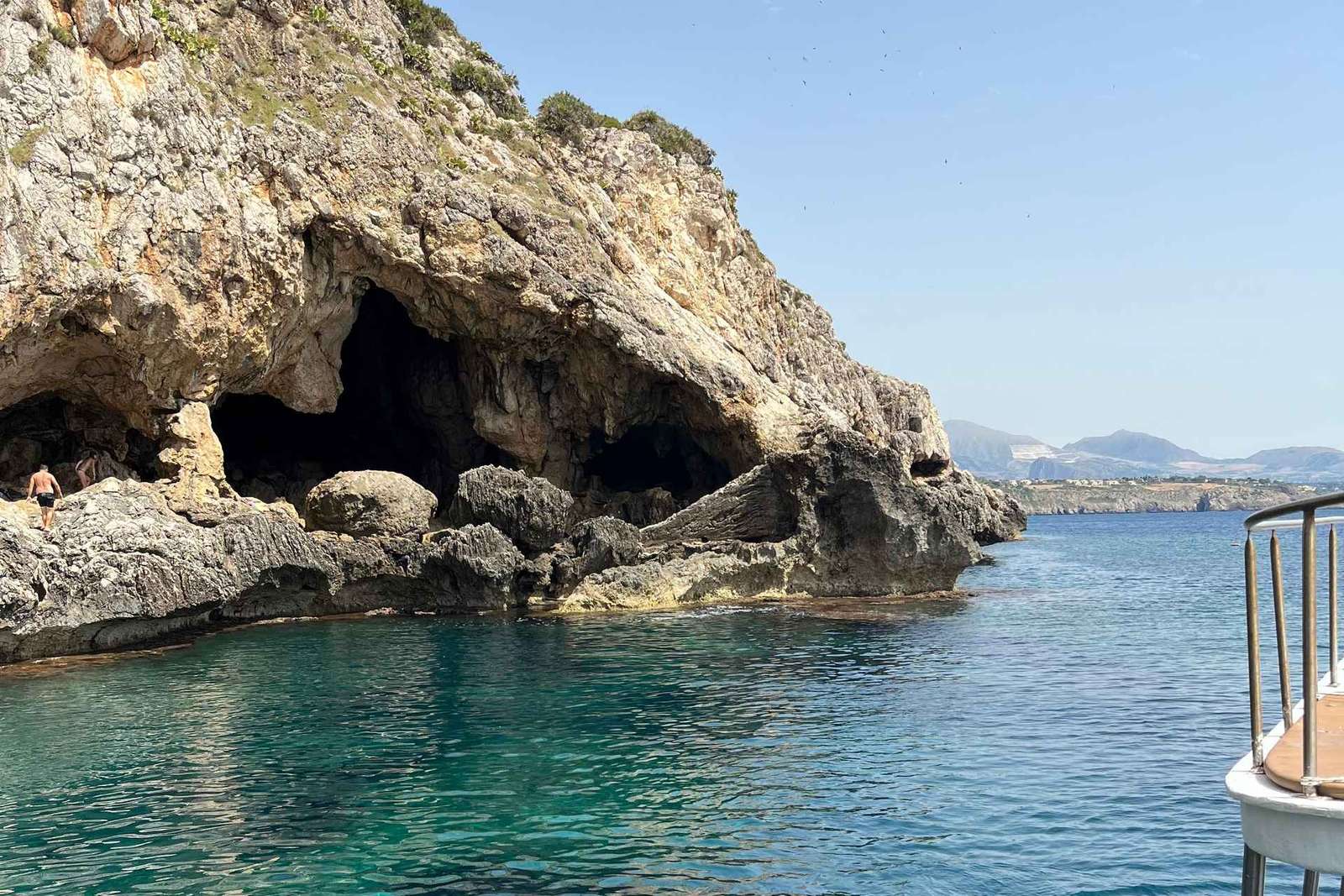 Bootstour ab Cinisi: Höhlen, Cala Muletti und Schnorcheln