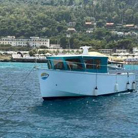 Mondello: Tour in barca della costa di 4 ore con aperitivo e bagno