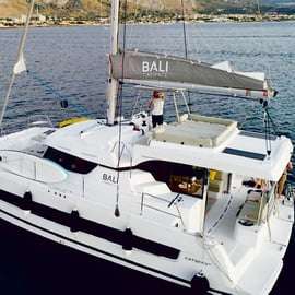 Catamaran day trip in Palermo with lunch or aperitif for 12 people