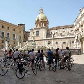Tour en bicicleta por Palermo con comida callejera y panelle
