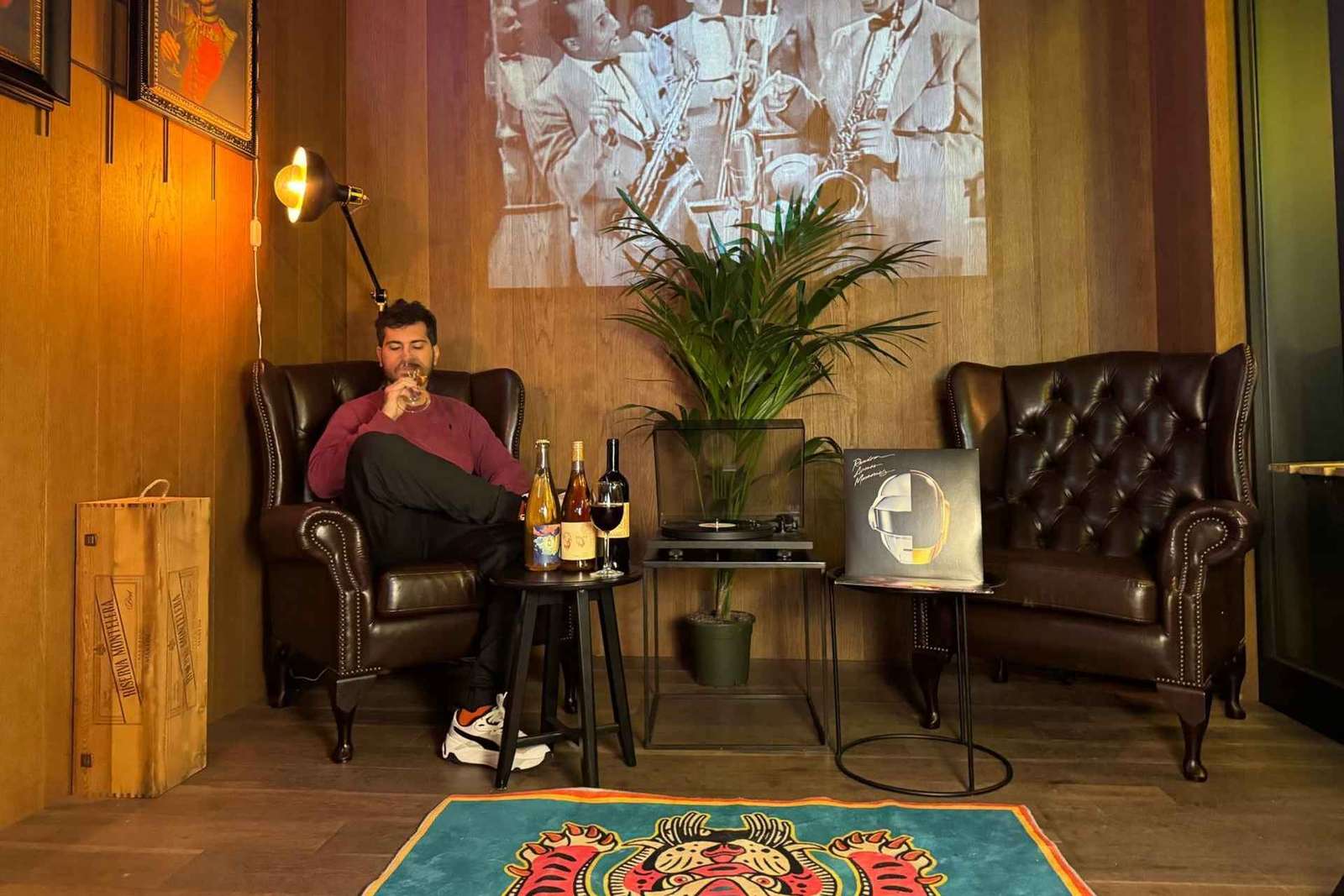 Dégustation de vin avec musique vinyle à Palerme