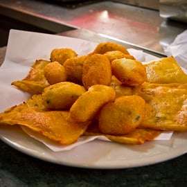 Tour de comida de rua em Palermo à noite, em grupo pequeno