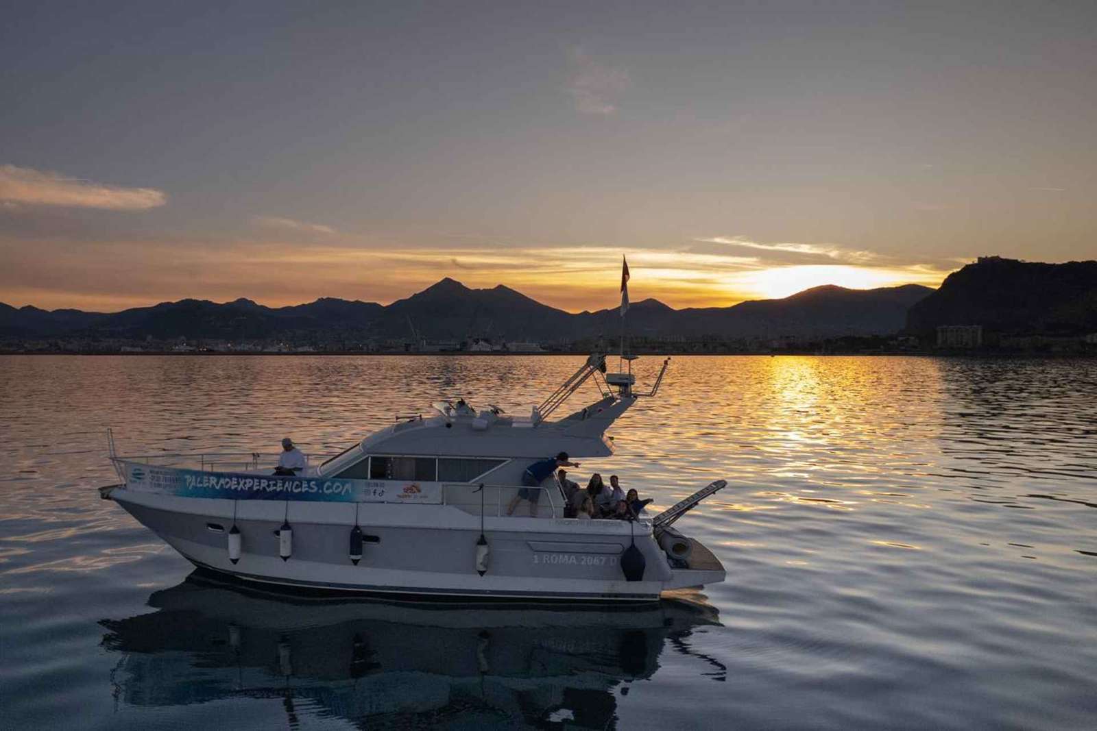 Sunset boat tour in Palermo